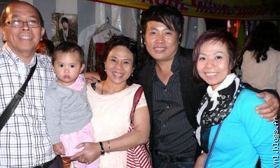 Avec le chanteur Gia Huy.